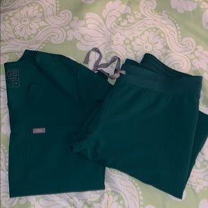 FIGS Scrubs Set